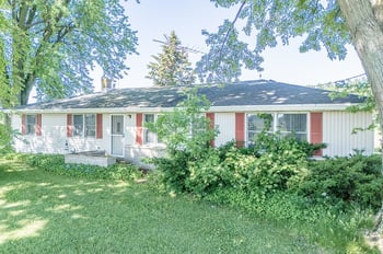 N5201 Lower Rd, Shiocton, WI 54170-9132