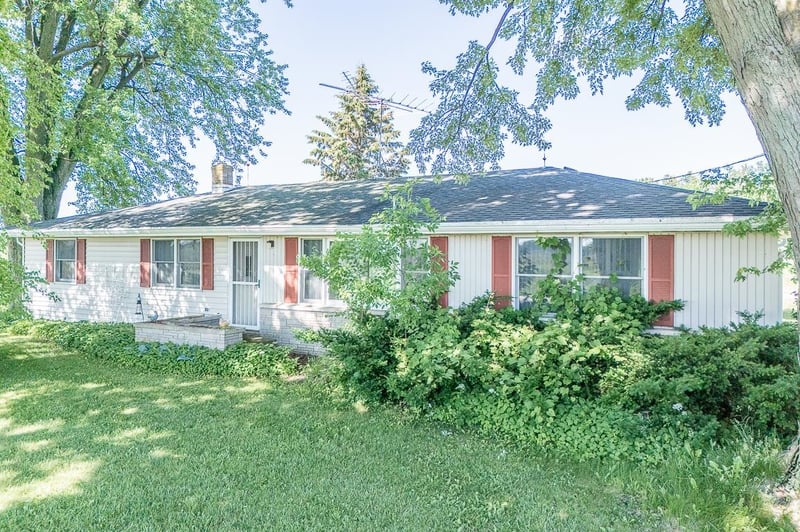 N5201 Lower Rd, Shiocton, WI 54170-9132