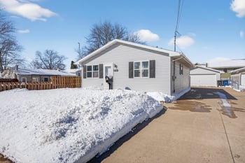 1915 Sheridan St, Oshkosh, WI 54901-2180