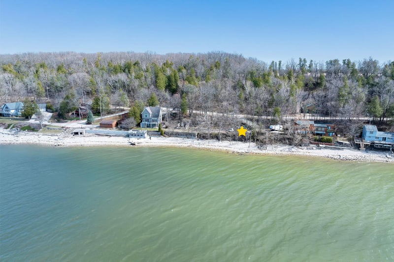 5341 Edgewater Beach Rd, Green Bay, WI 54311