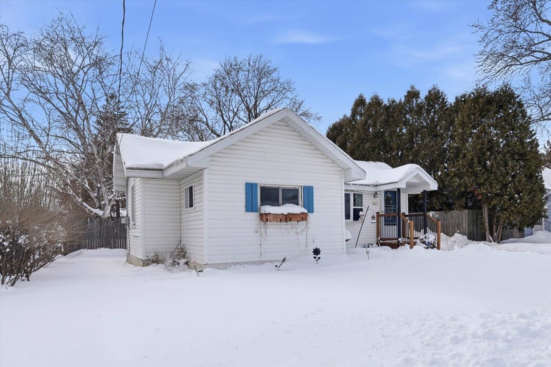 1823 Ashland St, Oshkosh, WI 54901-2301