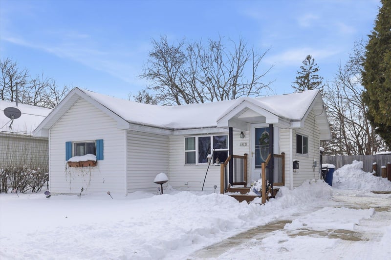 1823 Ashland St, Oshkosh, WI 54901-2301