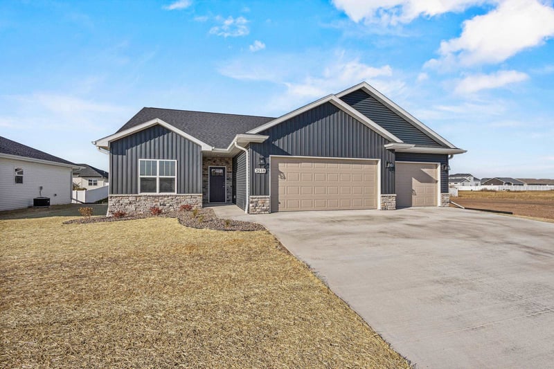 2518 Tipperary Trl, De Pere, WI 54115