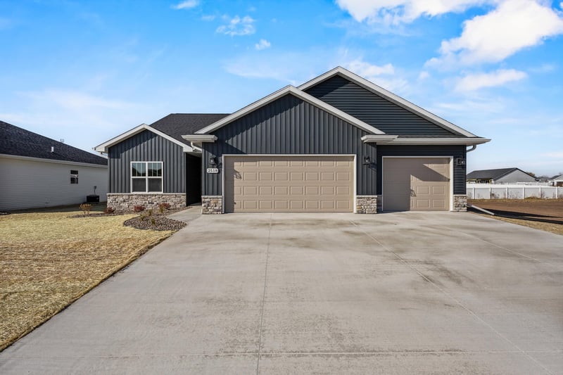 2518 Tipperary Trl, De Pere, WI 54115