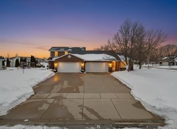 1528 Van Rd, Green Bay, WI 54311