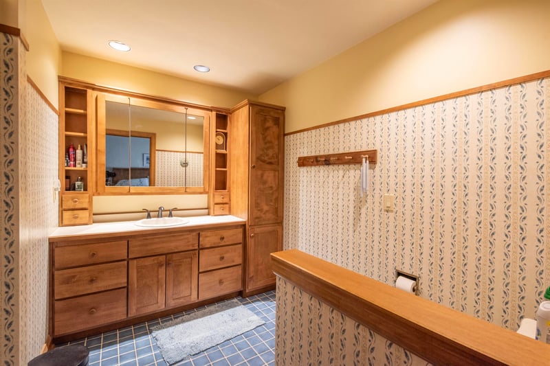 2640 Appian Way, Green Bay, WI 54302-4910