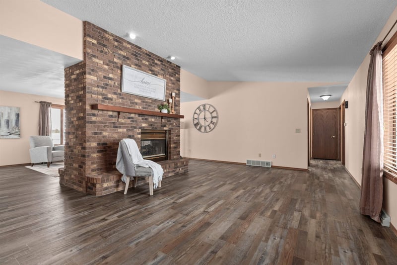 924 Kensington Dr, Appleton, WI 54915