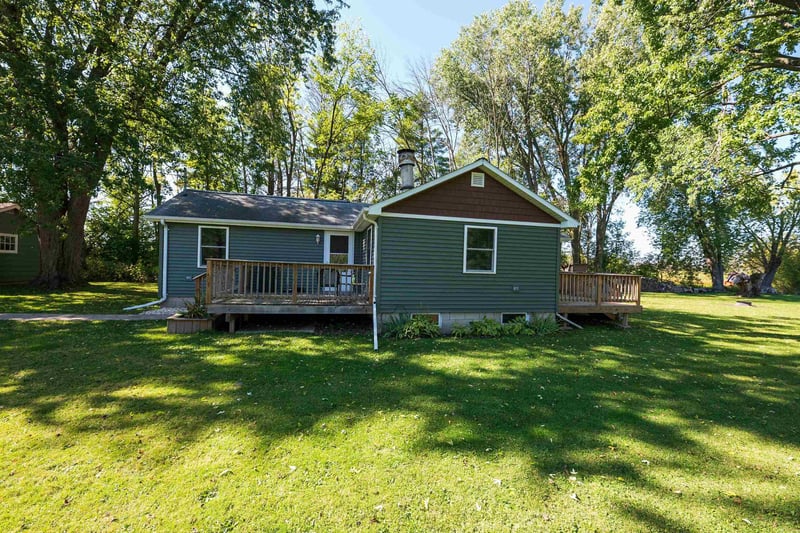 8096 Channel Ln, Omro, WI 54963