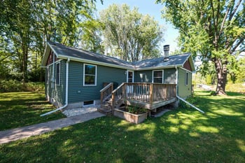 8096 Channel Ln, Omro, WI 54963