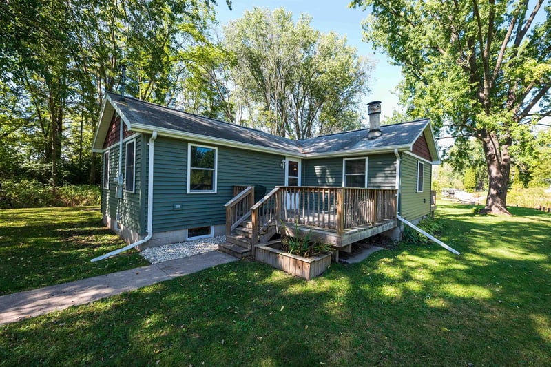 8096 Channel Ln, Omro, WI 54963