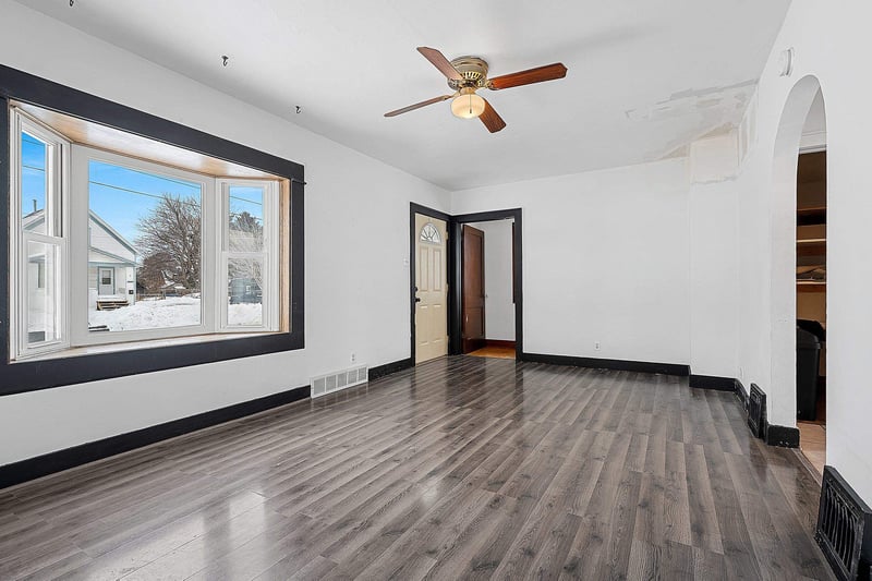 1517 Farlin St, Green Bay, WI 54302-1941