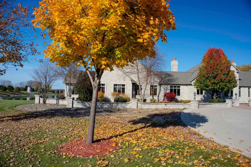 5696 School Dr, Green Bay, WI 54313-4426