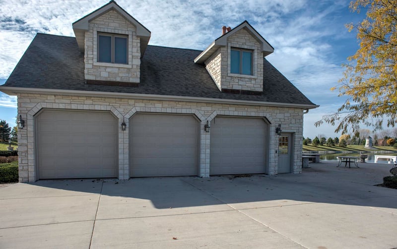 5696 School Dr, Green Bay, WI 54313-4426