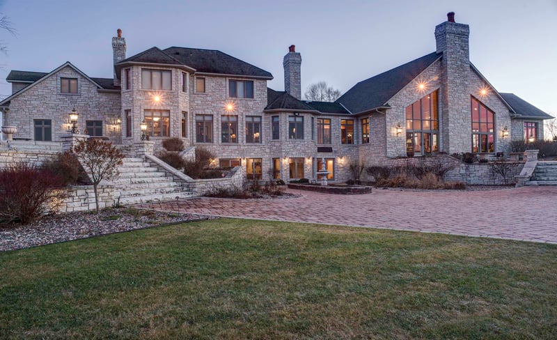 5696 School Dr, Green Bay, WI 54313-4426