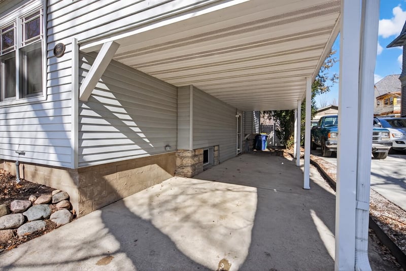 519 Spring St, Green Bay, WI 54301-3632