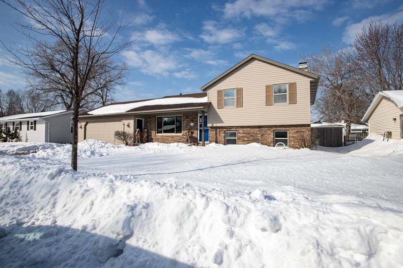 39 Welcome Cir, Appleton, WI 54915-4721