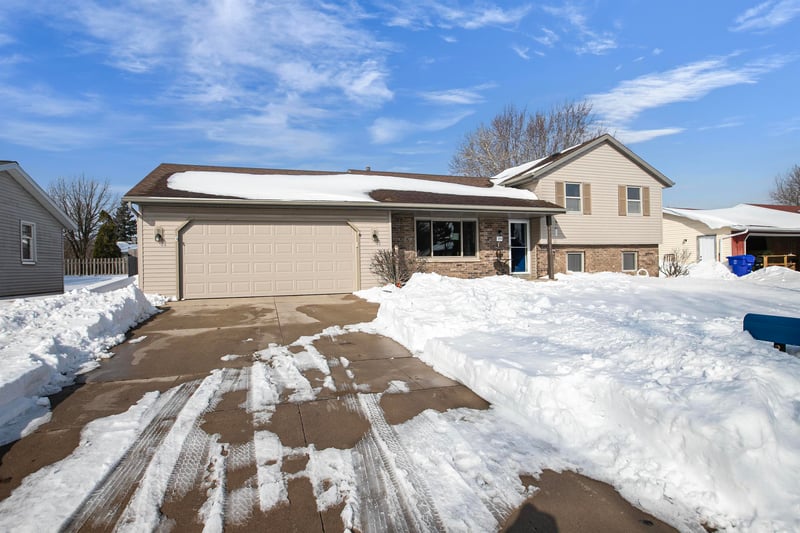 39 Welcome Cir, Appleton, WI 54915-4721
