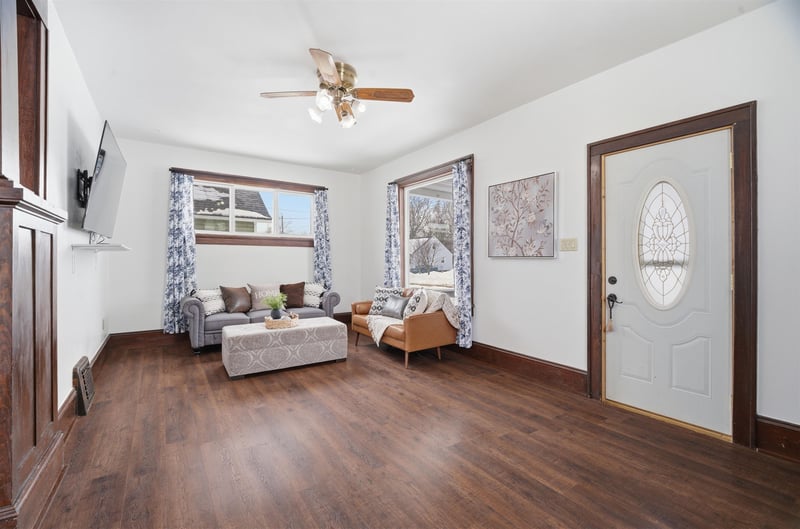 120 Tobacnoir St, Kaukauna, WI 54130