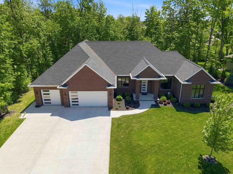 945 Woodcrest Heights Dr, Menasha, WI 54952