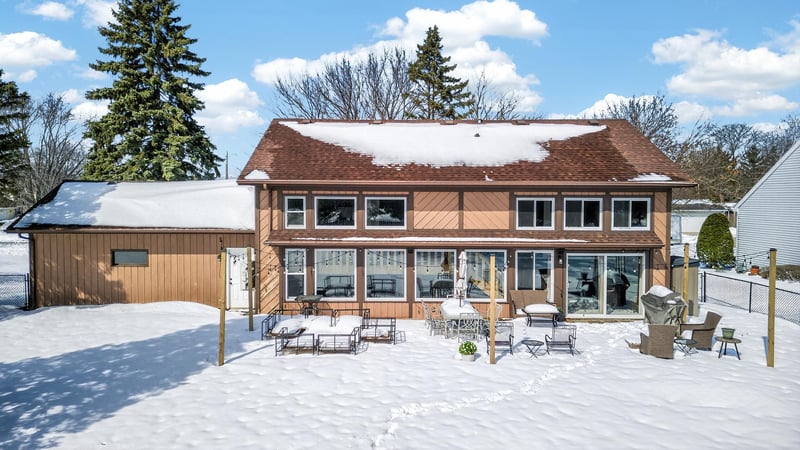 2755 Montclair Pl, Oshkosh, WI 54904