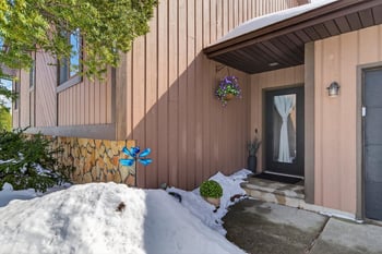 2755 Montclair Pl, Oshkosh, WI 54904