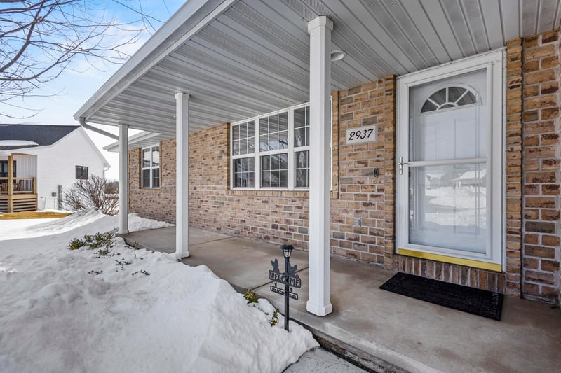2937 Firethorn Ct, Suamico, WI 54313