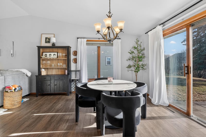 253 Desplaine Rd, De Pere, WI 54115-3726