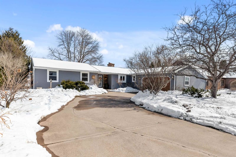 1866 Cliffview Ct, Oshkosh, WI 54901