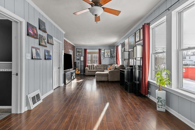 1009 Jefferson St, Oshkosh, WI 54901-3831