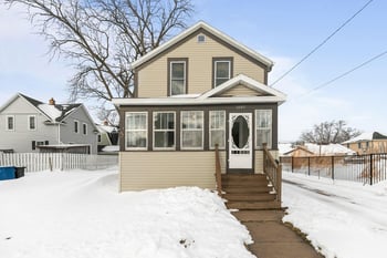 1009 Jefferson St, Oshkosh, WI 54901-3831
