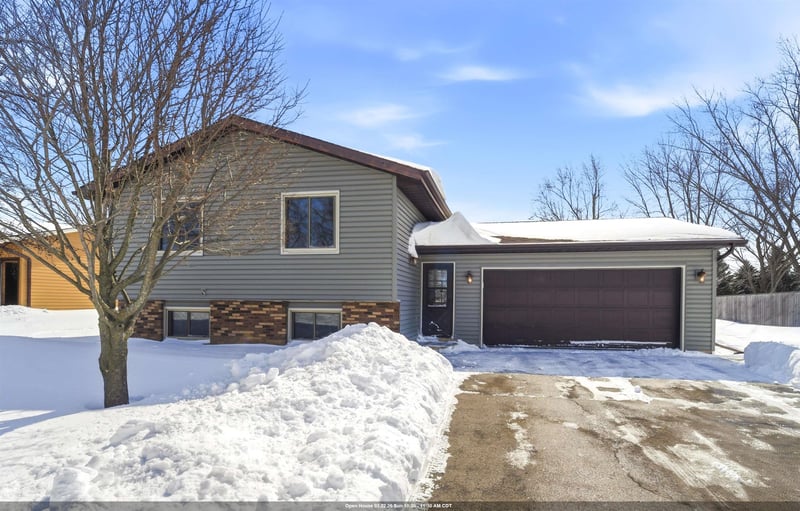 29 Hillock Ct, Appleton, WI 54914