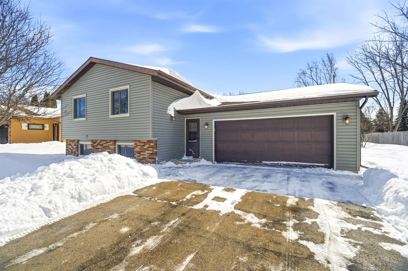 29 Hillock Ct, Appleton, WI 54914