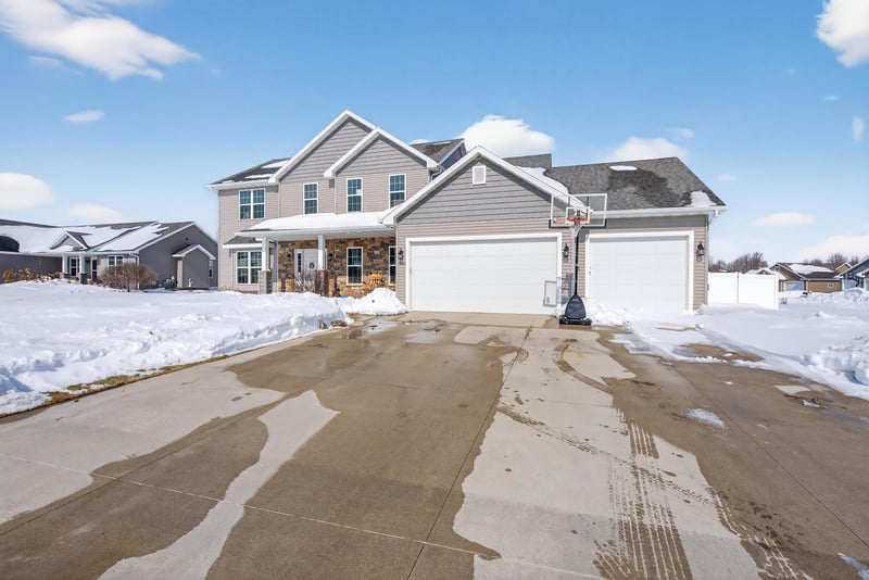 1906 Wasilla Ln, Neenah, WI 54956