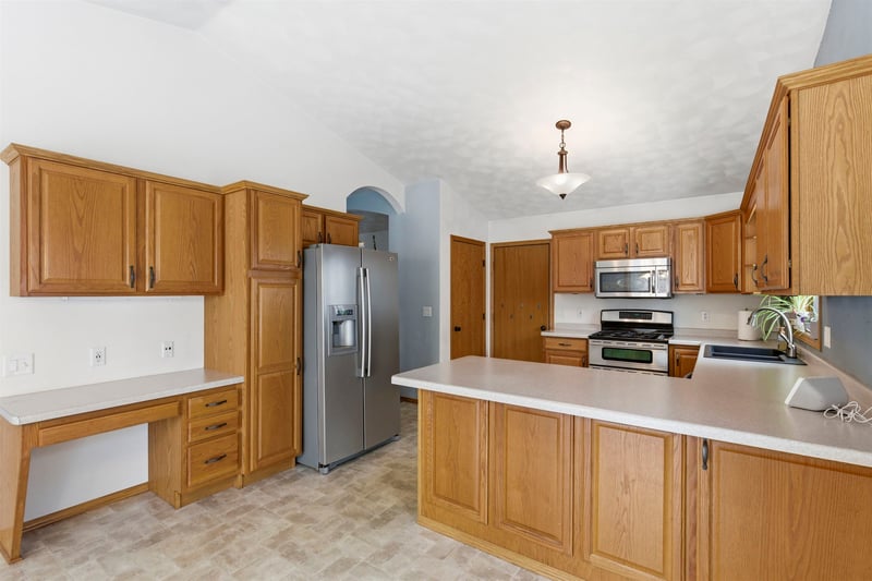 2294 Meadow Heights Cir, Neenah, WI 54956