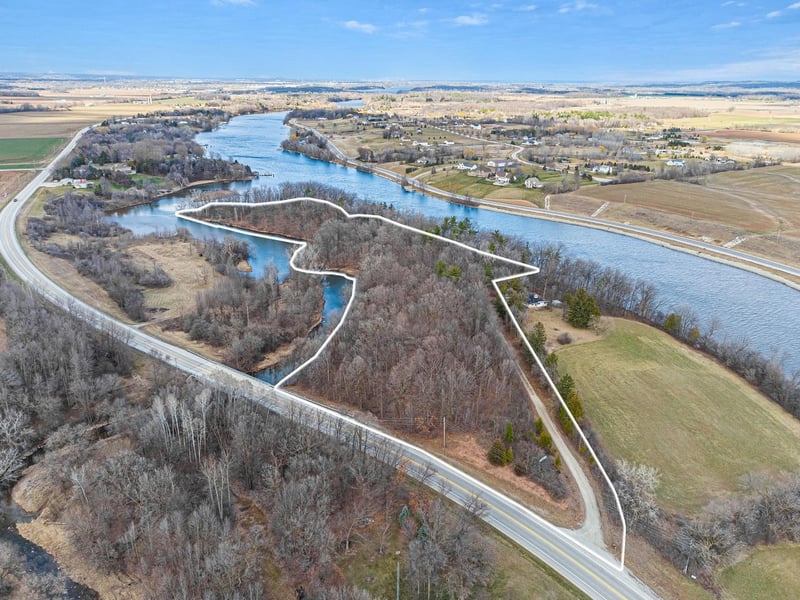 3979 Lost Dauphin Rd, Wrightstown, WI 54115-9490