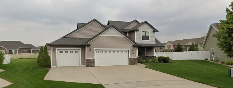 600 Castlestone Ct, Hobart, WI 54155-9384