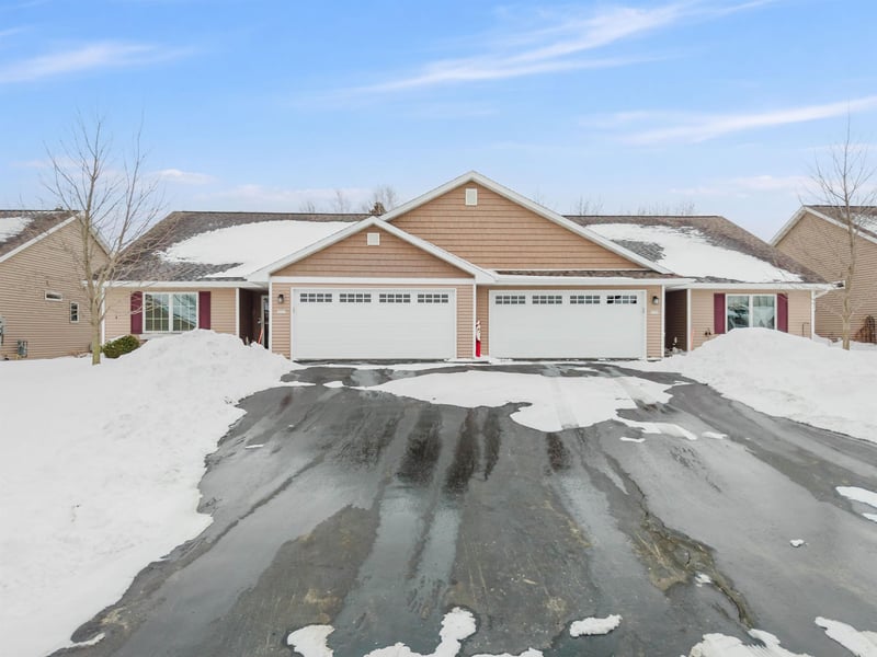 4367 Autumn Hills Dr, Oshkosh, WI 54904-7162