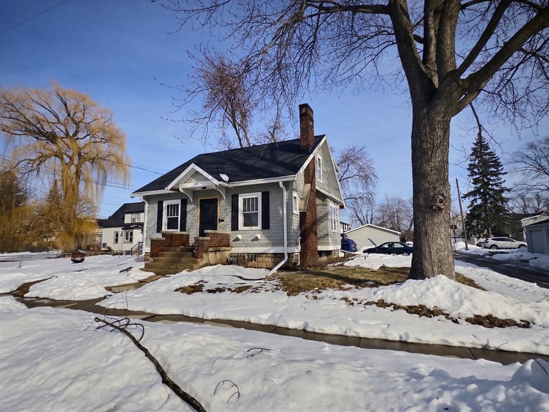 818 Van Buren St, Green Bay, WI 54302