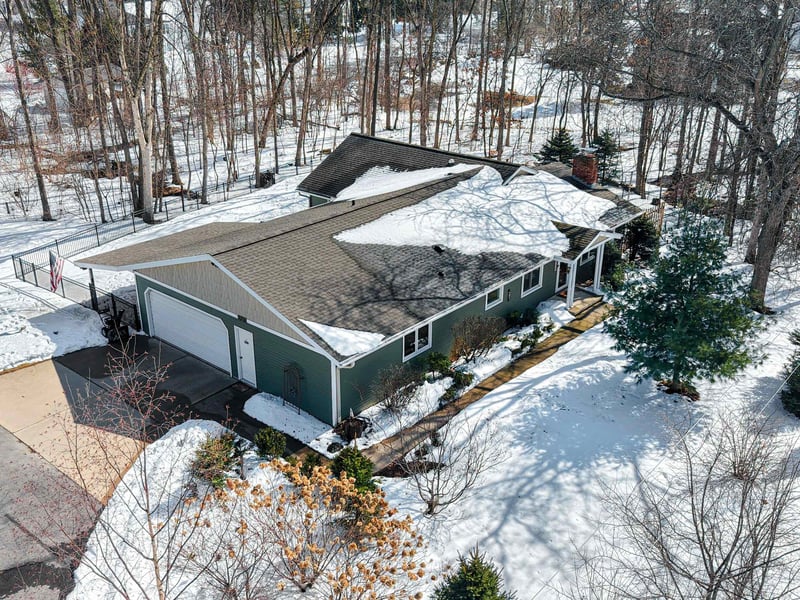 2709 Summerset Cir, Suamico, WI 54173-8014