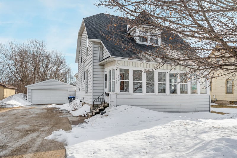 724 Main St, Neenah, WI 54956