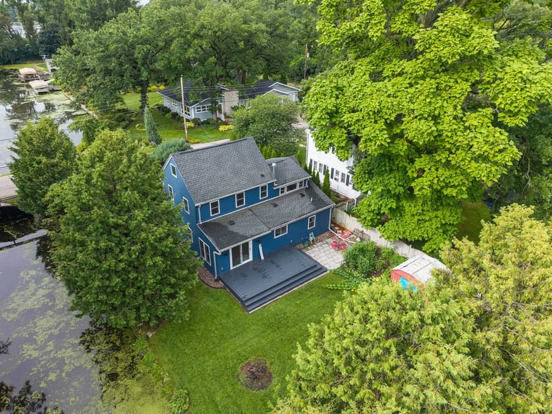 2084 Point Comfort Rd, Oshkosh, WI 54902