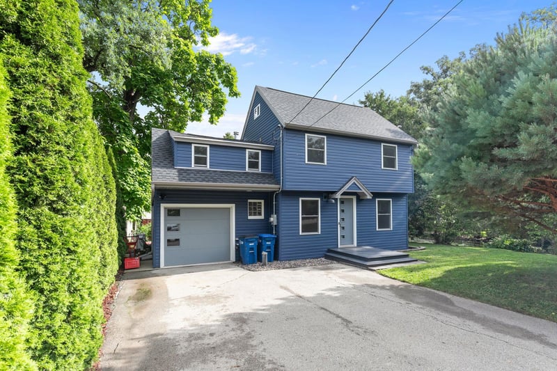 2084 Point Comfort Rd, Oshkosh, WI 54902