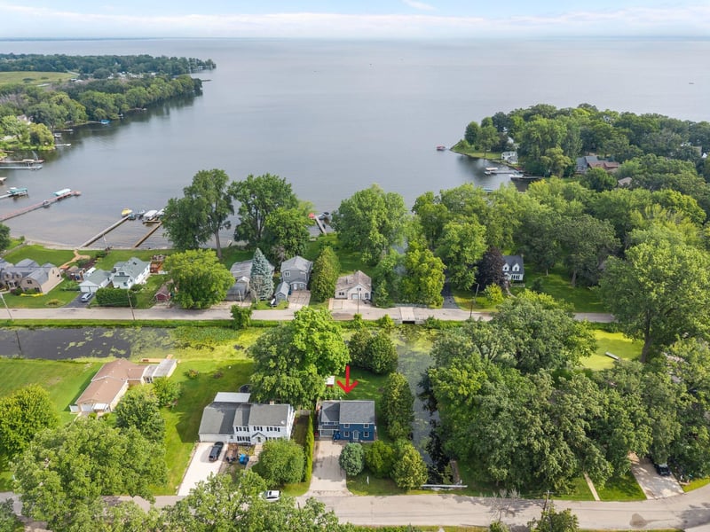 2084 Point Comfort Rd, Oshkosh, WI 54902