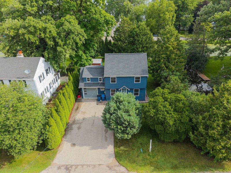 2084 Point Comfort Rd, Oshkosh, WI 54902