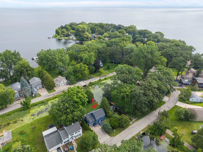 2084 Point Comfort Rd, Oshkosh, WI 54902