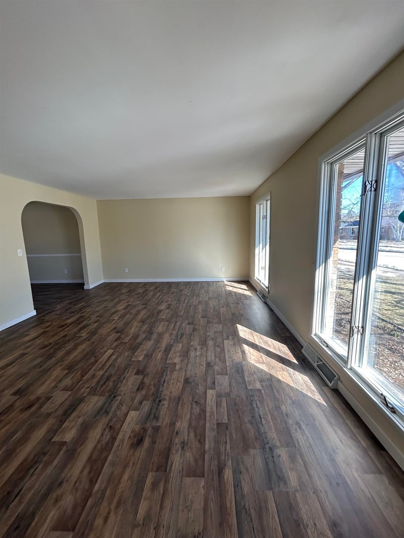 1175 Maricopa Dr, Oshkosh, WI 54904-8118