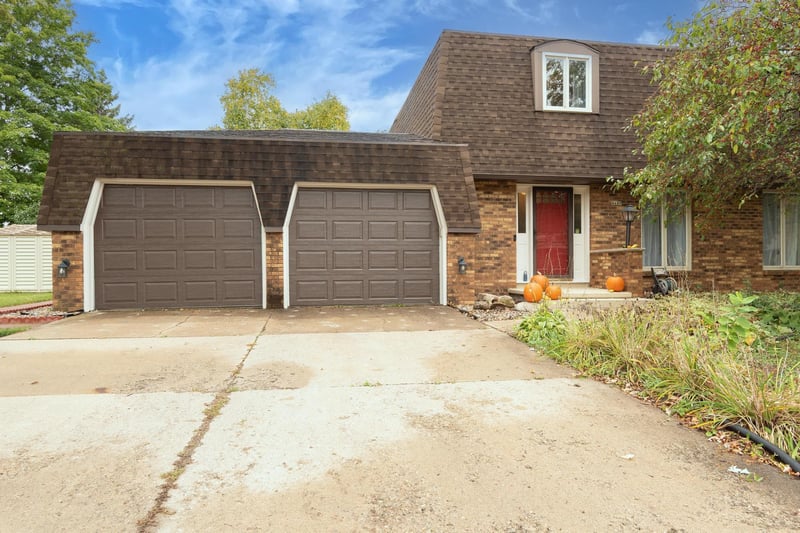 1175 Maricopa Dr, Oshkosh, WI 54904-8118