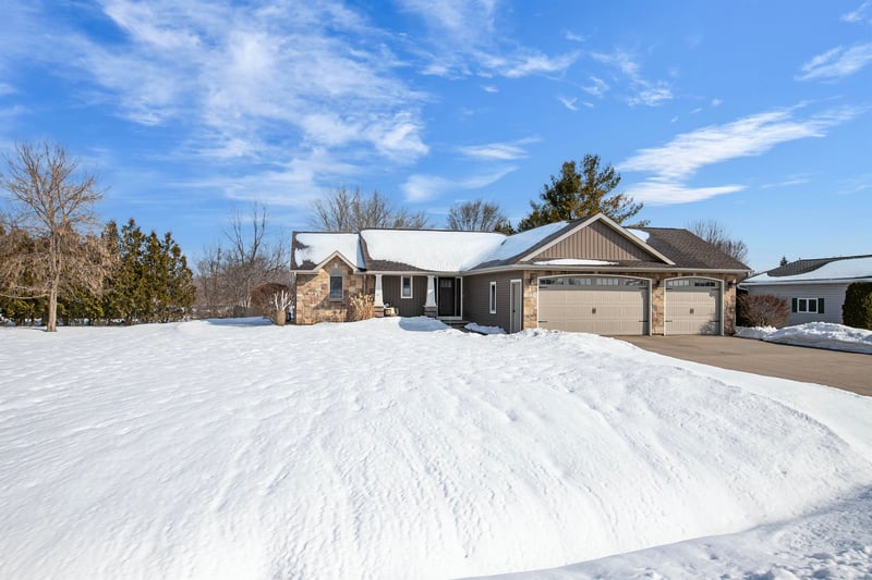 W6860 Sunnyvale Ln, Greenville, WI 54942