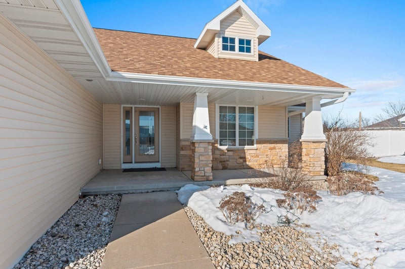 2155 Mahogany Trl, De Pere, WI 54115