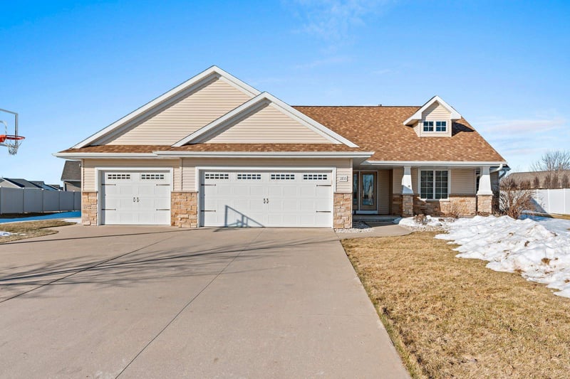 2155 Mahogany Trl, De Pere, WI 54115